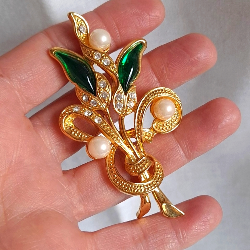 Large Gold Tone Floral Brooch